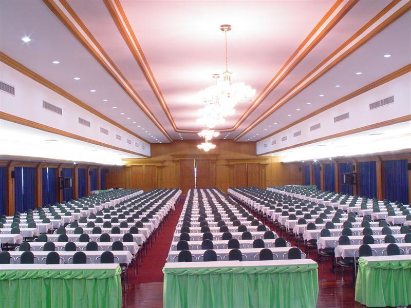 Pathumthani Place Hotel Ngoại thất bức ảnh