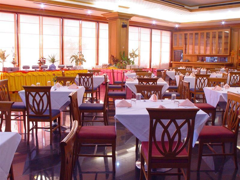 Pathumthani Place Hotel Ngoại thất bức ảnh